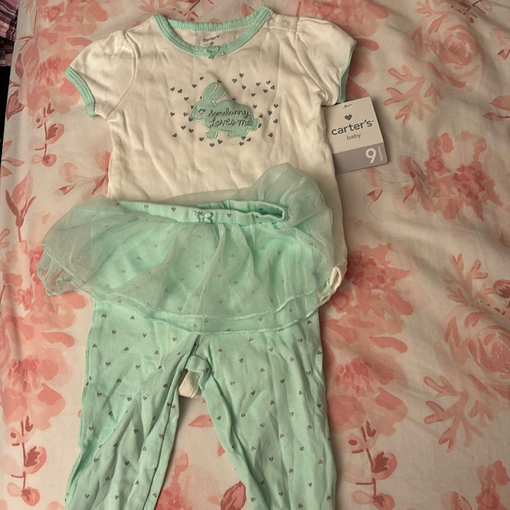 Carter’s girls 2 piece outfit nwt 9 months